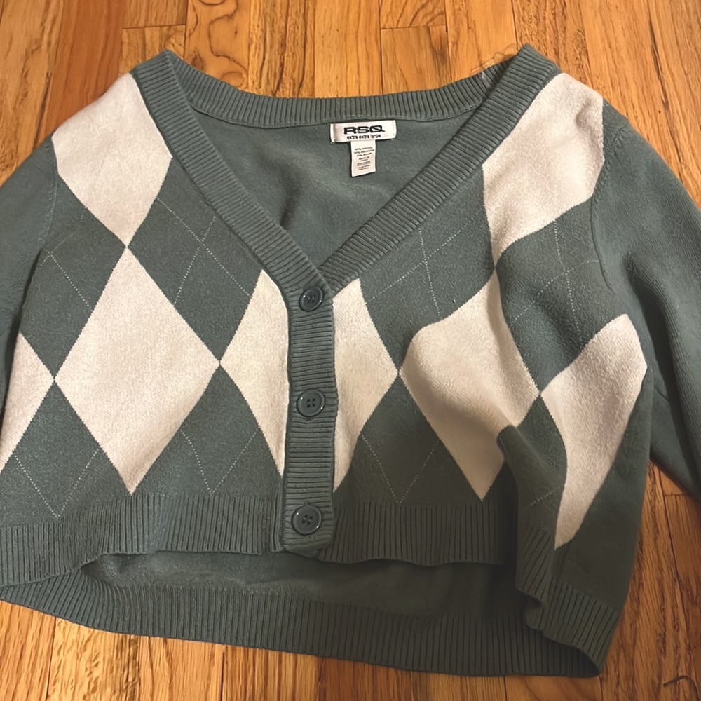 New top from tillys the only ONE IN STOCK
